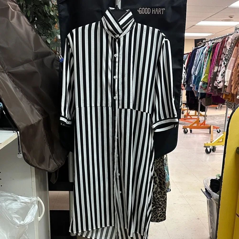 Elegant Black and White Striped Backless Dress